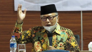 Ketua FKUB Provinsi Banten saat penyapa peserta dengan salam kerukunan--